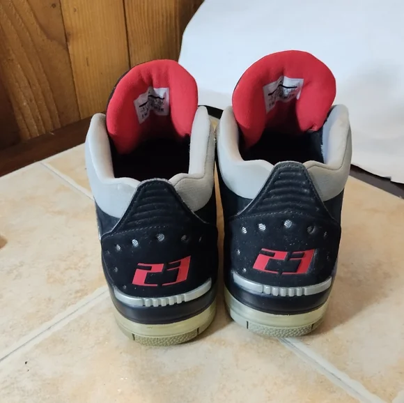 Jordan shoes size 6y - Picture 2 of 6